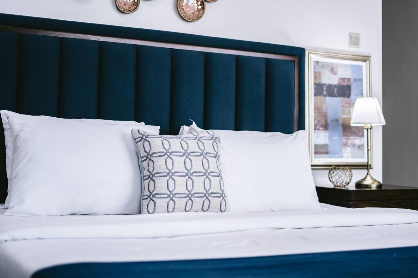Wake Up To Sea Views In A Blue Lush Home On 51St ドバイ エクステリア 写真