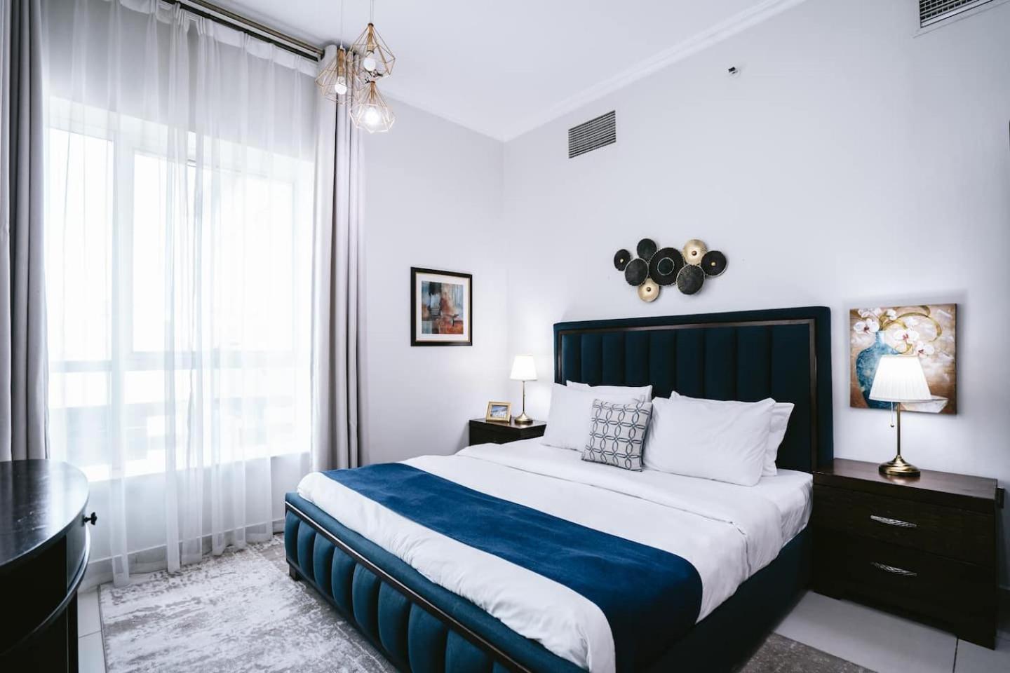 Wake Up To Sea Views In A Blue Lush Home On 51St ドバイ エクステリア 写真