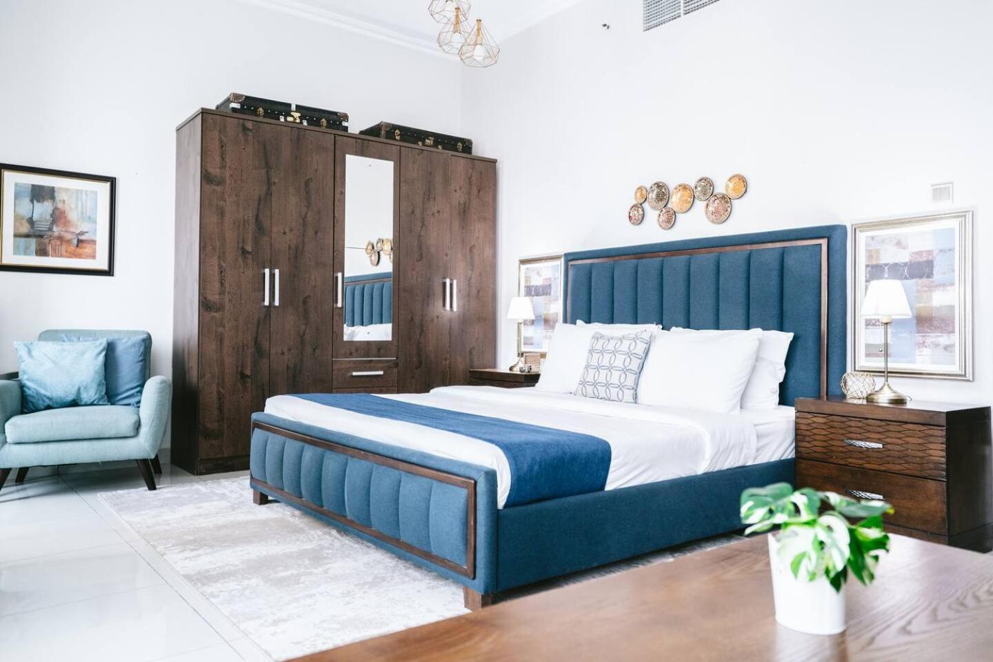 Wake Up To Sea Views In A Blue Lush Home On 51St ドバイ エクステリア 写真