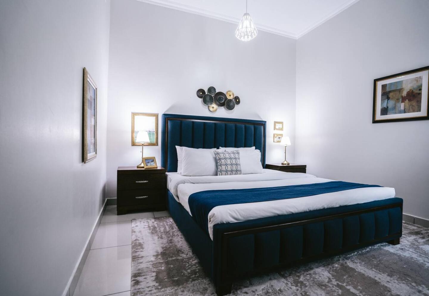 Wake Up To Sea Views In A Blue Lush Home On 51St ドバイ エクステリア 写真