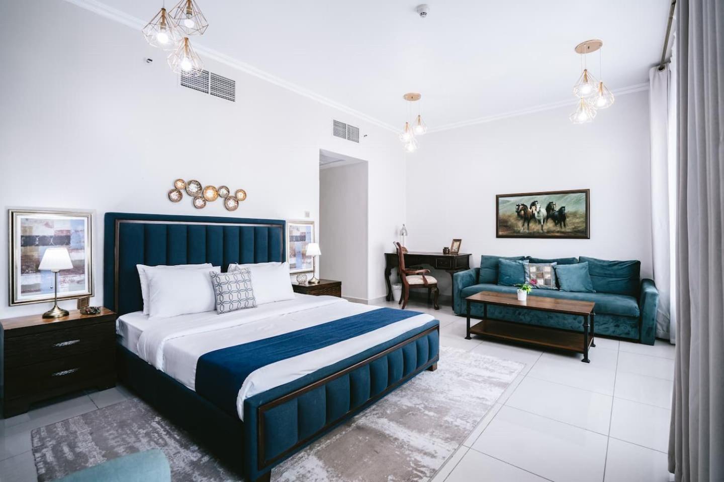 Wake Up To Sea Views In A Blue Lush Home On 51St ドバイ エクステリア 写真