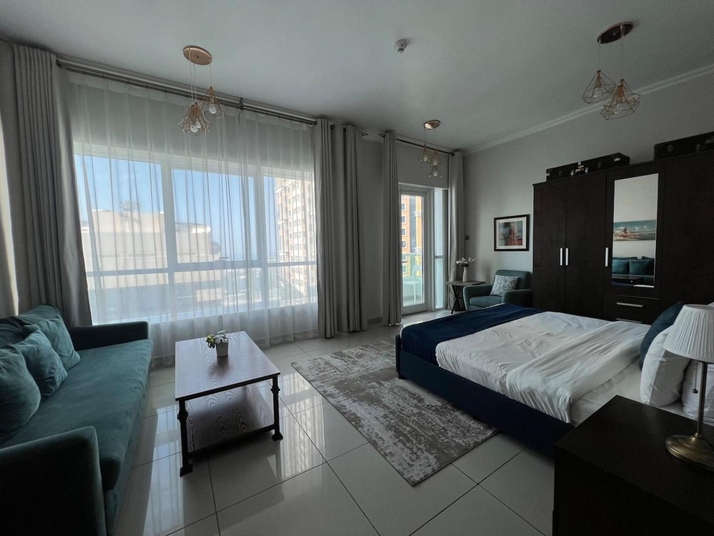 Wake Up To Sea Views In A Blue Lush Home On 51St ドバイ エクステリア 写真