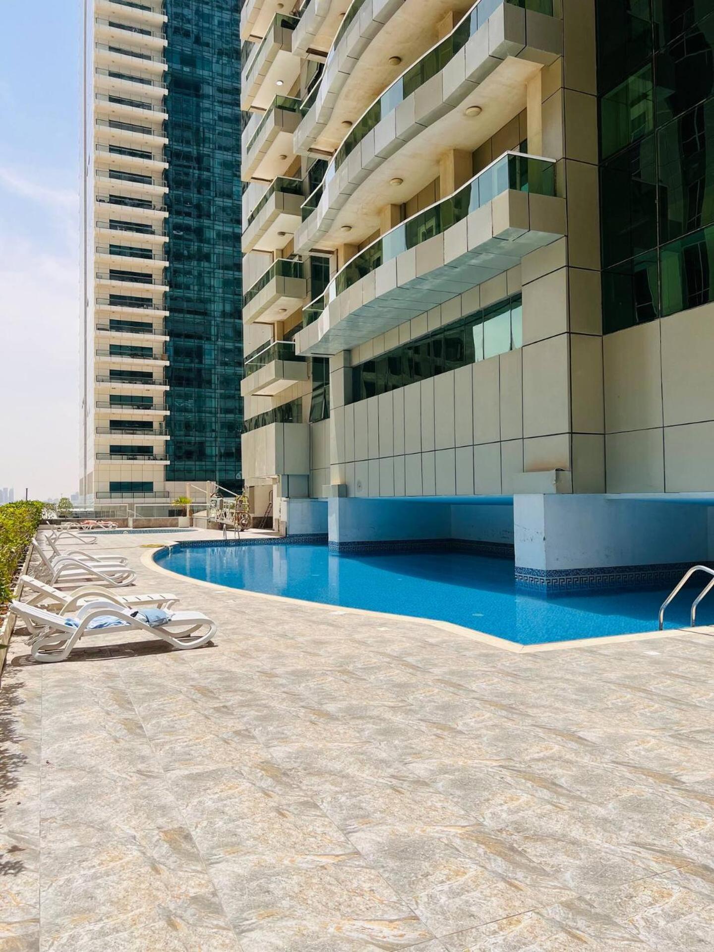 Wake Up To Sea Views In A Blue Lush Home On 51St ドバイ エクステリア 写真