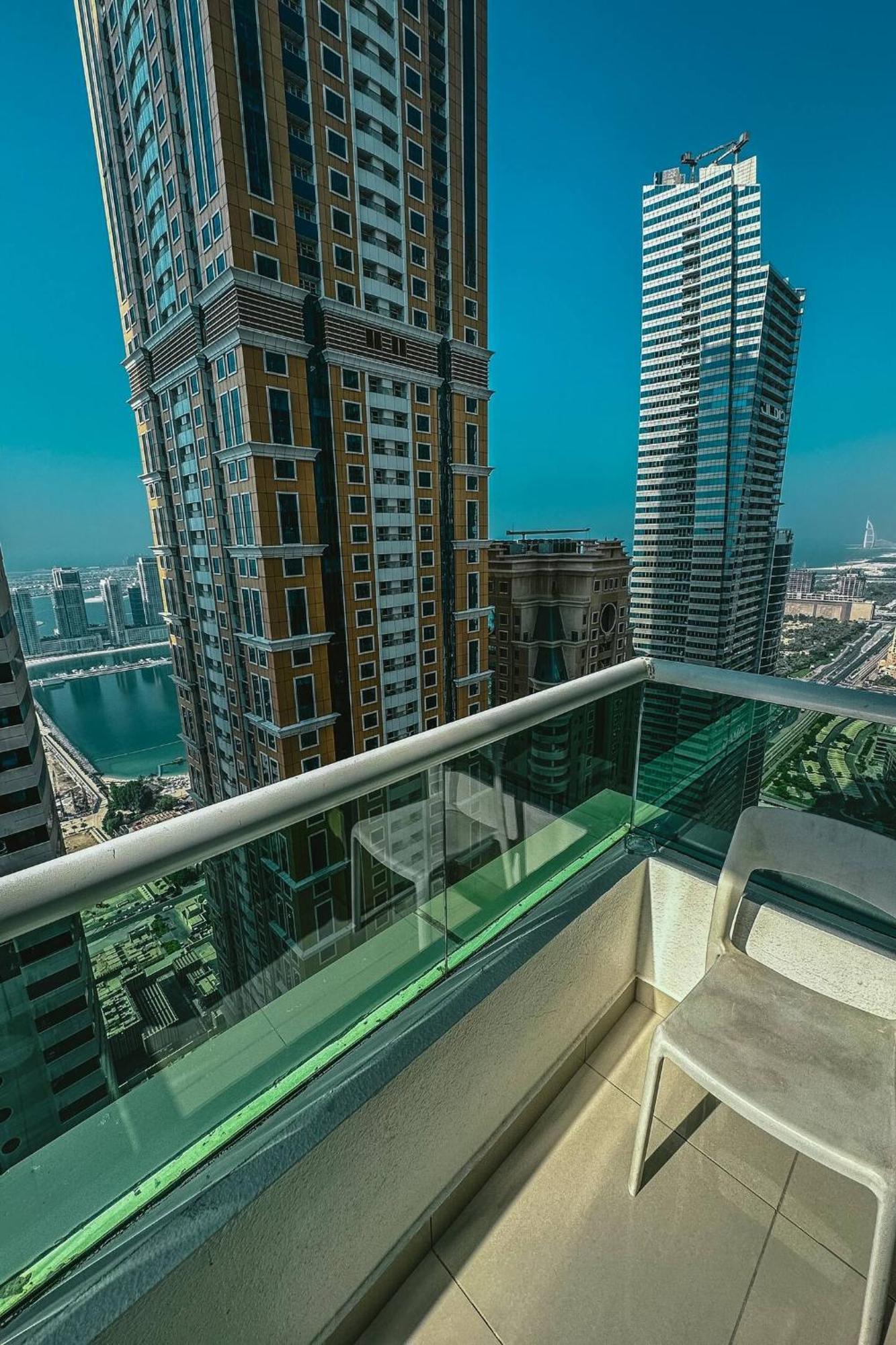 Wake Up To Sea Views In A Blue Lush Home On 51St ドバイ エクステリア 写真
